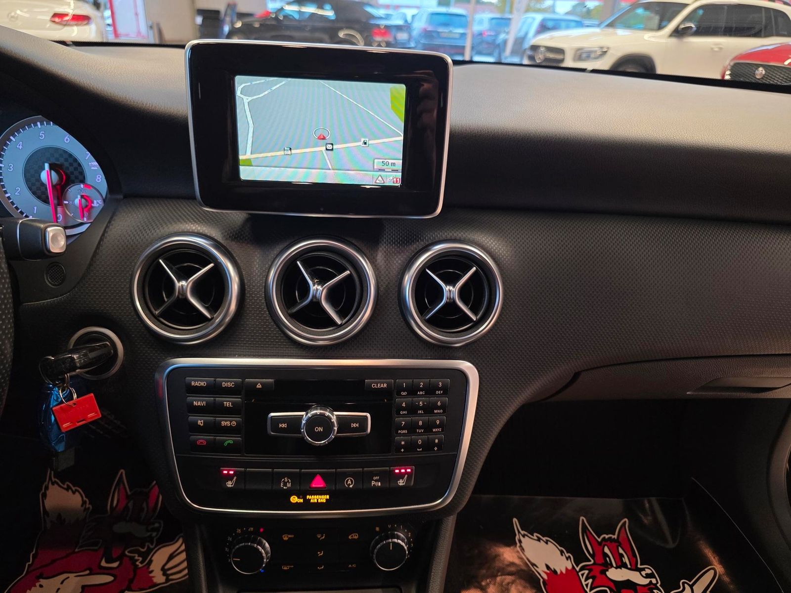 Fahrzeugabbildung Mercedes-Benz A180 Automatik /BiXenon/Navi/Teilleder/Park-As.