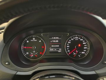 Audi Q3 design quattro *BI-XENON*PDC*NAVI*SHZ*MFL*LED