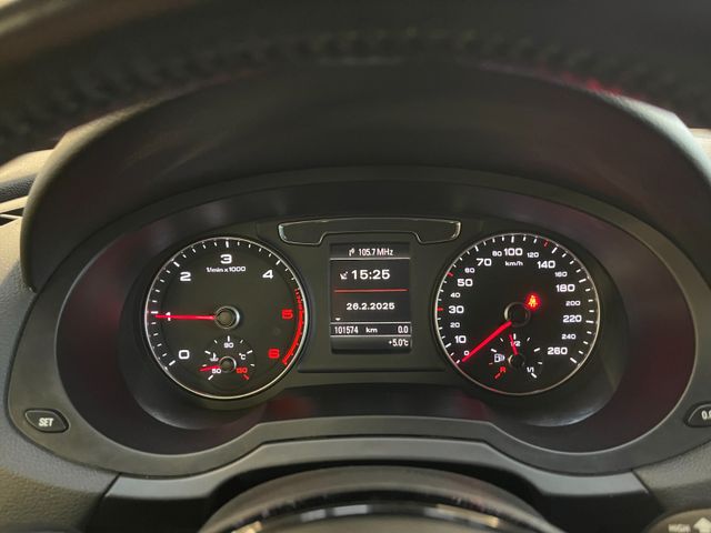 Audi Q3 design quattro *BI-XENON*PDC*NAVI*SHZ*MFL*LED