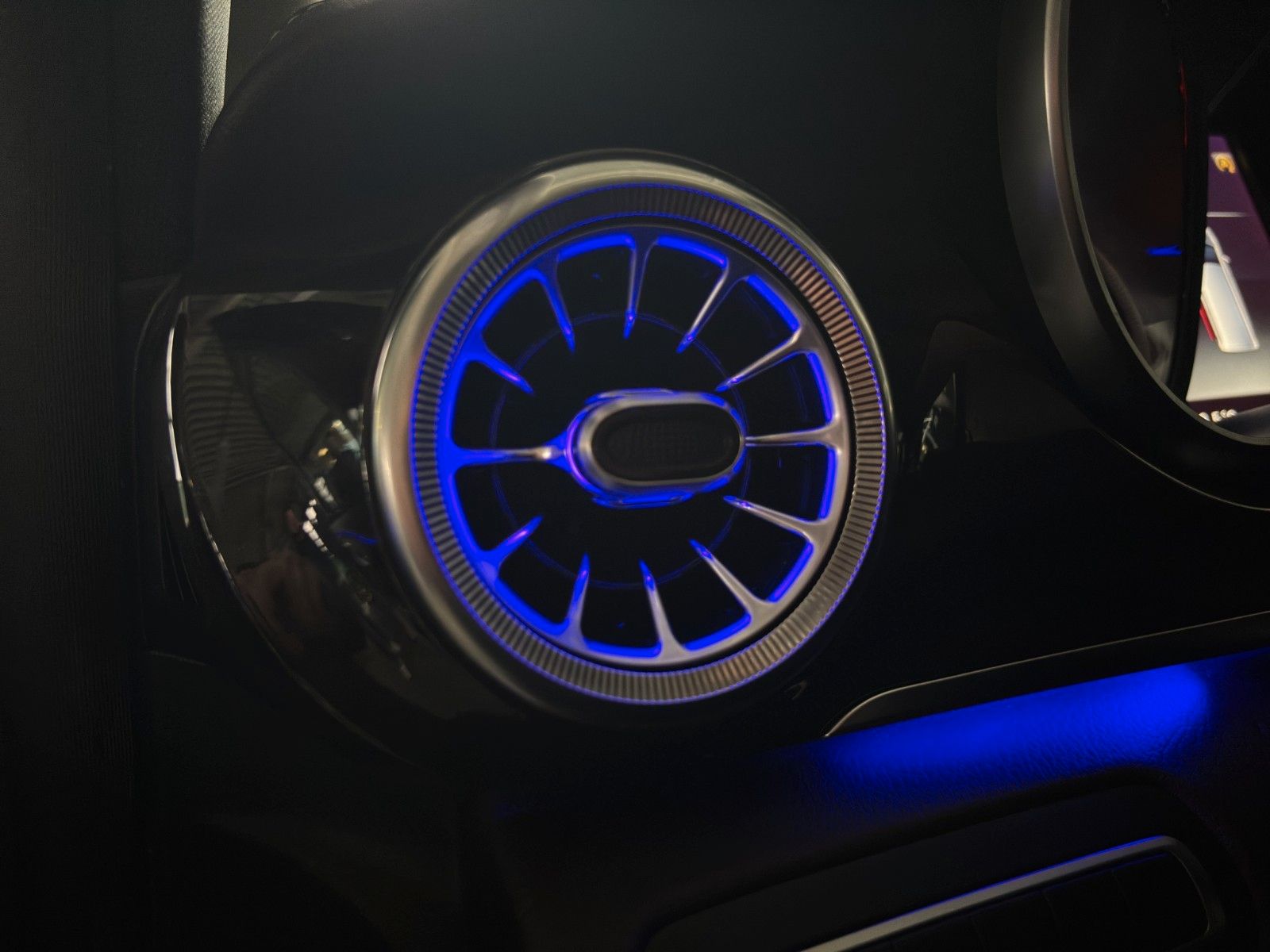 Fahrzeugabbildung Mercedes-Benz V 250 AMG-Line/Pano/Ambiente+/Leder/Burmester