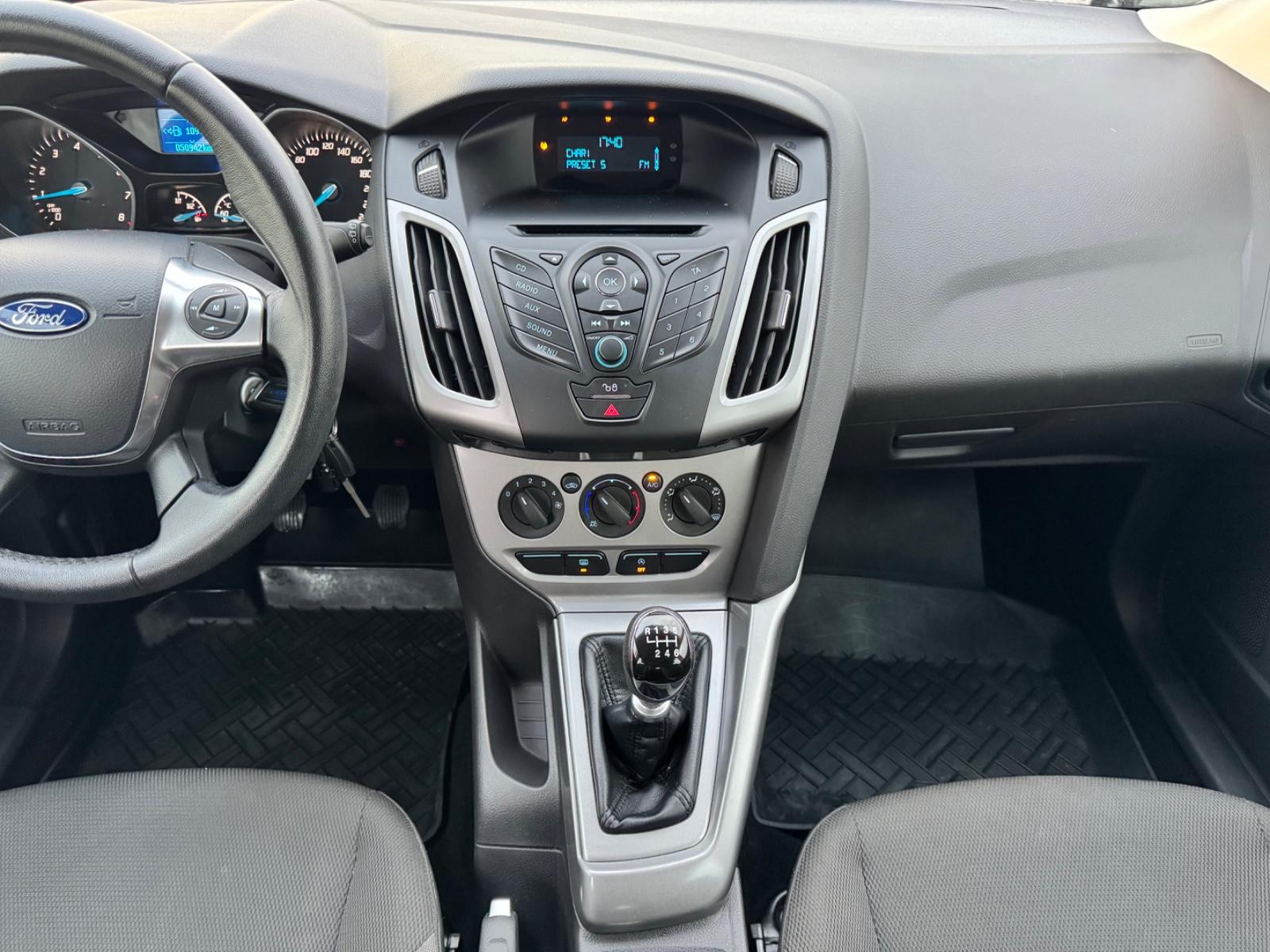 Ford Focus 2013 — photo 12