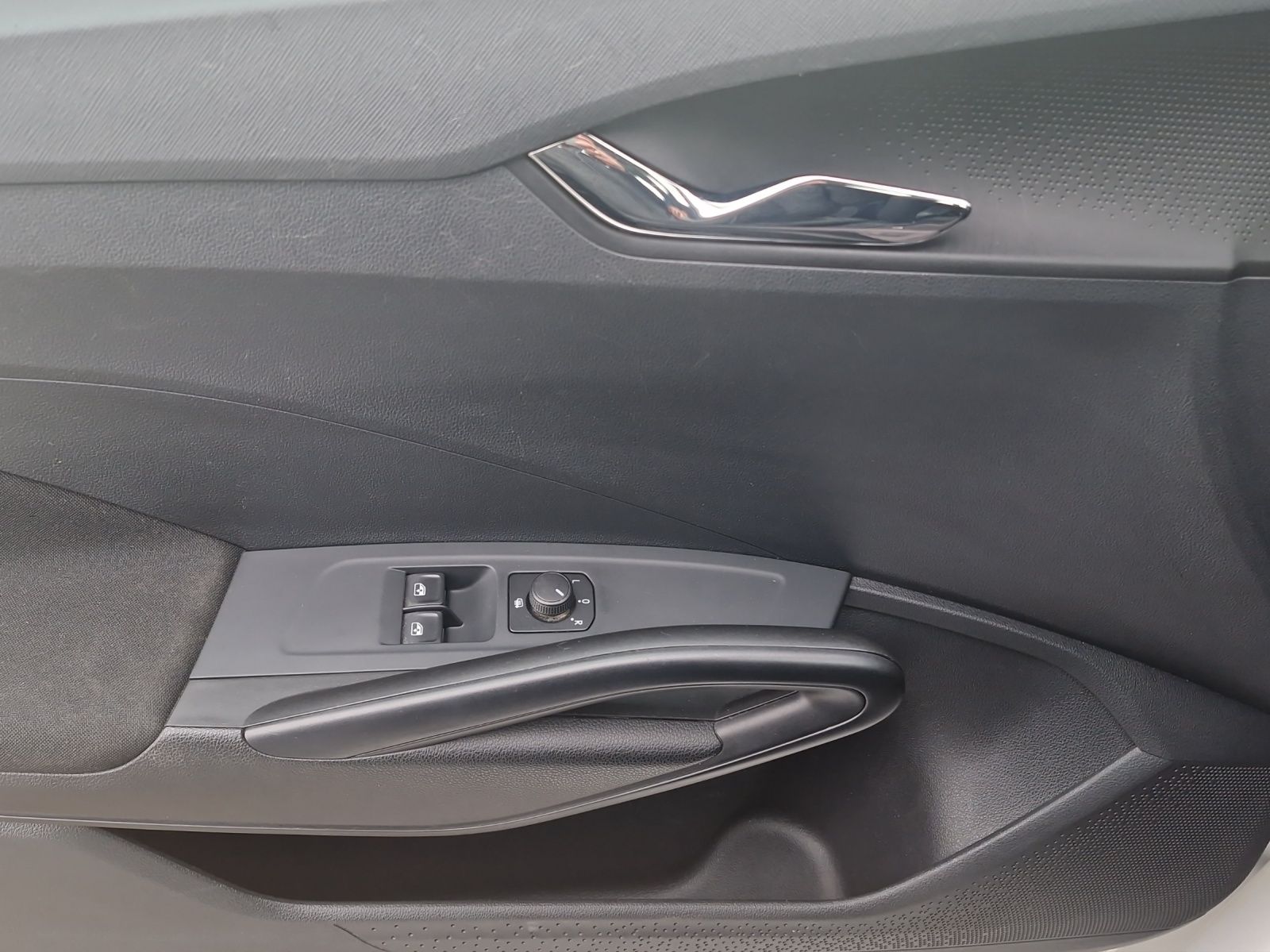 Fahrzeugabbildung SKODA Fabia Active 1.0 MPI DAB SH KLIMA