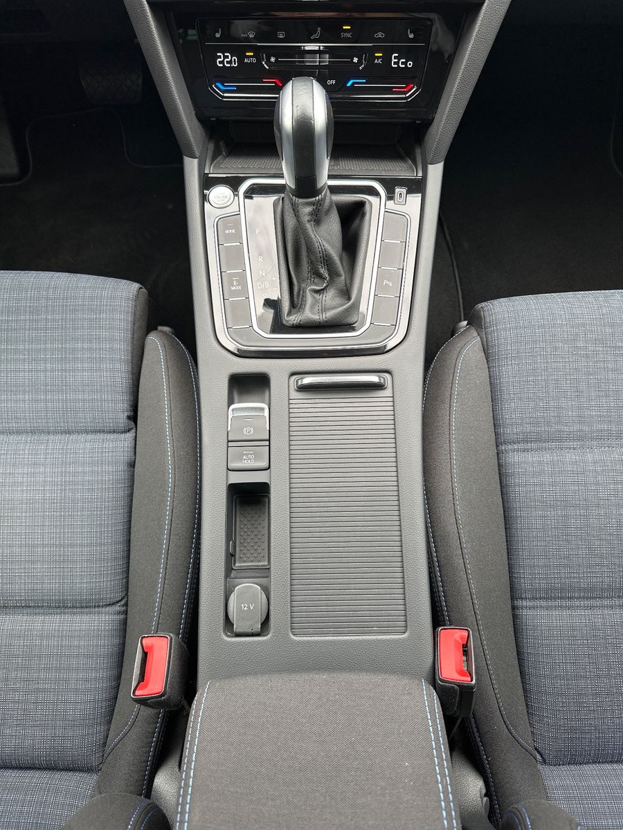 Fahrzeugabbildung Volkswagen Passat Variant GTE NAV+LED+ACC+AHK+17ZOLL+KAMERA