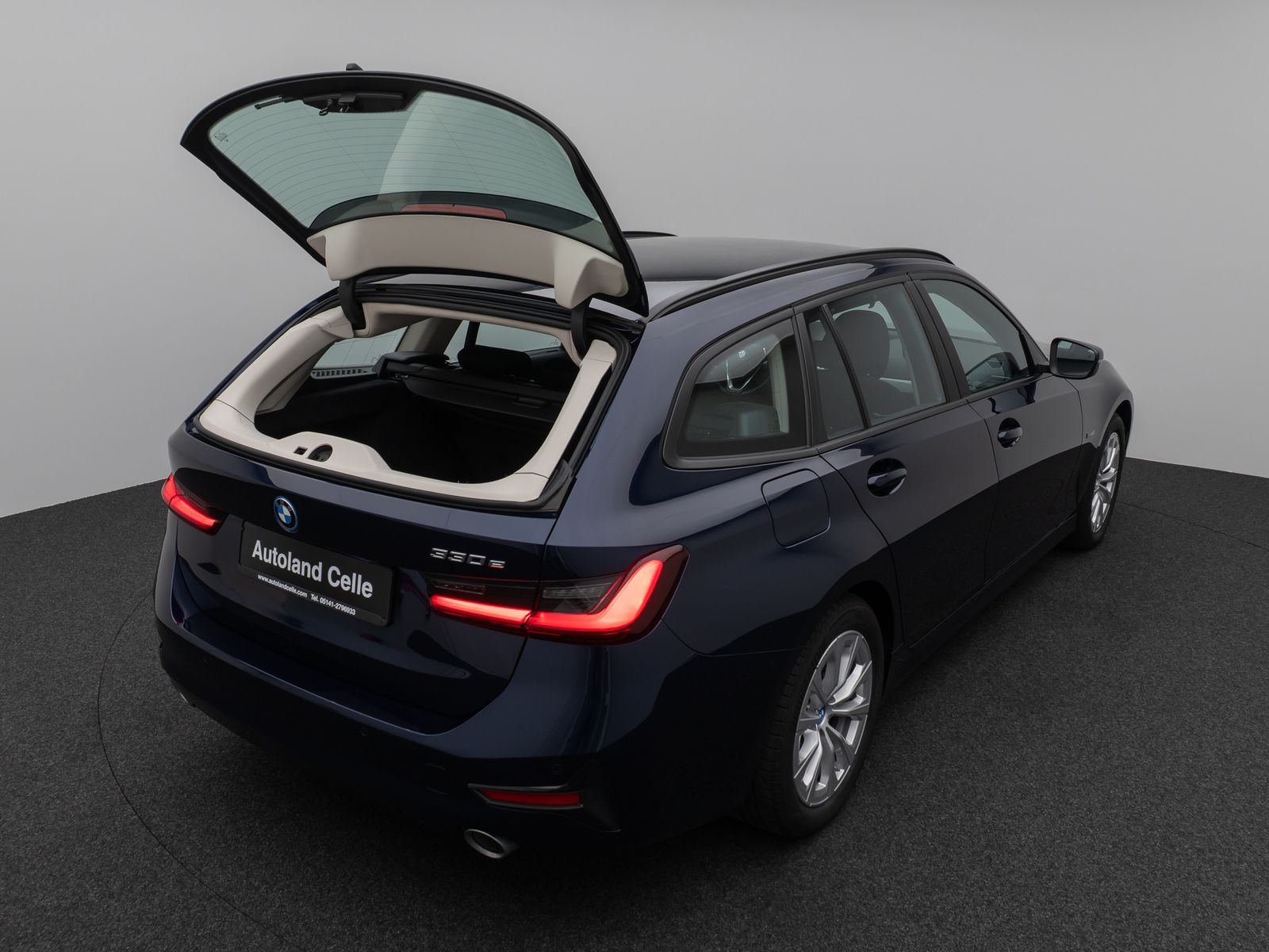 Fahrzeugabbildung BMW 330e Laser HUD DAB PDC Stop&Go Komfort Alarm