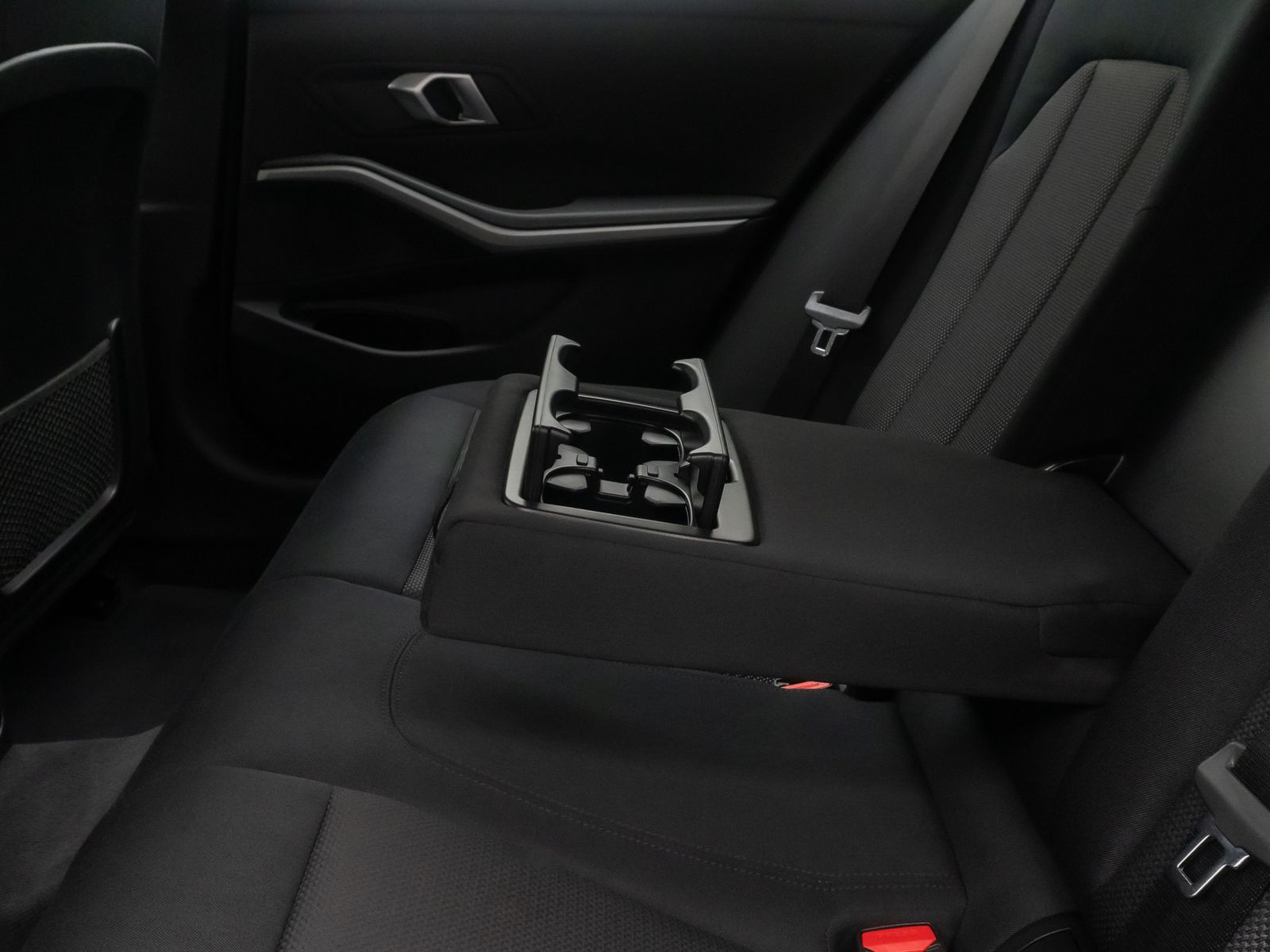 Fahrzeugabbildung BMW 320e Widscreen PDC CockpitPlus DAB Geschwindig