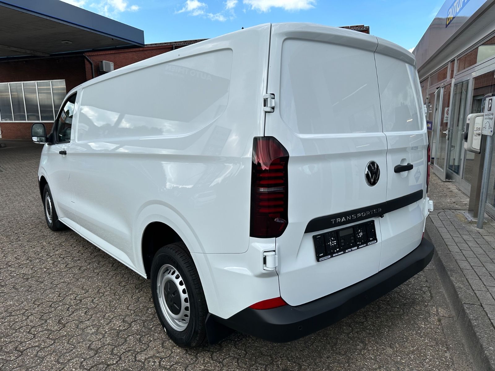Fahrzeugabbildung Volkswagen T7 Transporter 2.0 TDI LR Navi/LED/GRA/Einparkh