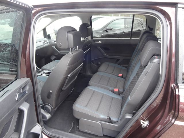 Fahrzeugabbildung Volkswagen Touran IQ.DRIVE/DSG/AHK/7-Sitzer/41.500Km/Kamera