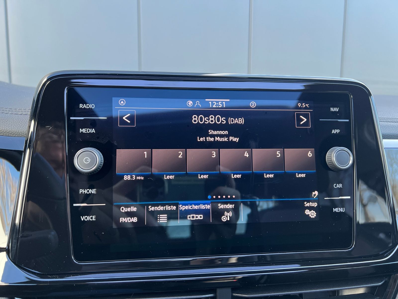 Fahrzeugabbildung Volkswagen T-Roc R-Line 1.5 TSI DSG *Black Style, AHK, Pano