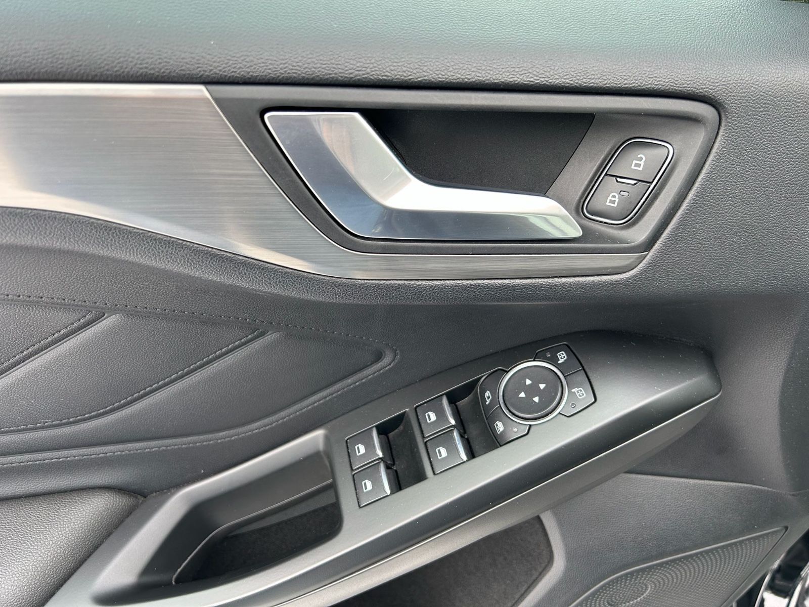 Fahrzeugabbildung Ford Focus Turnier Titanium°LED°Kamera°Navi°