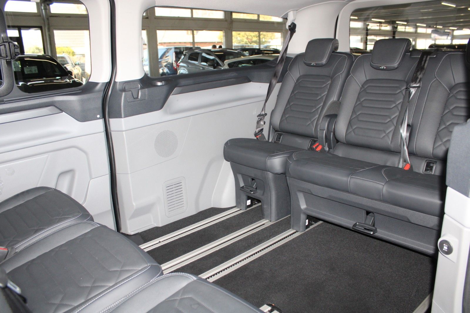 Fahrzeugabbildung Ford Tourneo Custom L2 Titanium LED AHK ACC WinterPak