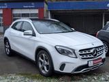 Mercedes-Benz GLA 180 URBAN 2019 NAVI LED PANODACH nur 59tKM! - Mercedes GLA 180 mit Schiebedach