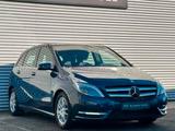 Mercedes-Benz B 180*BI-XENON/PANORAMA/NAVI/HARMAN-KARDON/ - Mercedes-Benz B 180: Blau