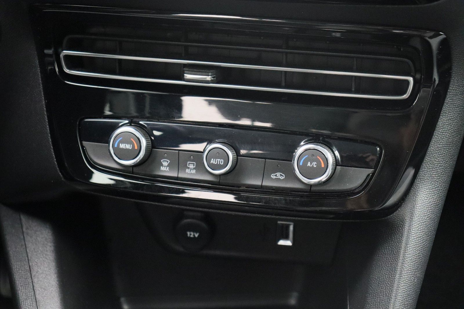Fahrzeugabbildung Opel Mokka-e Elegance