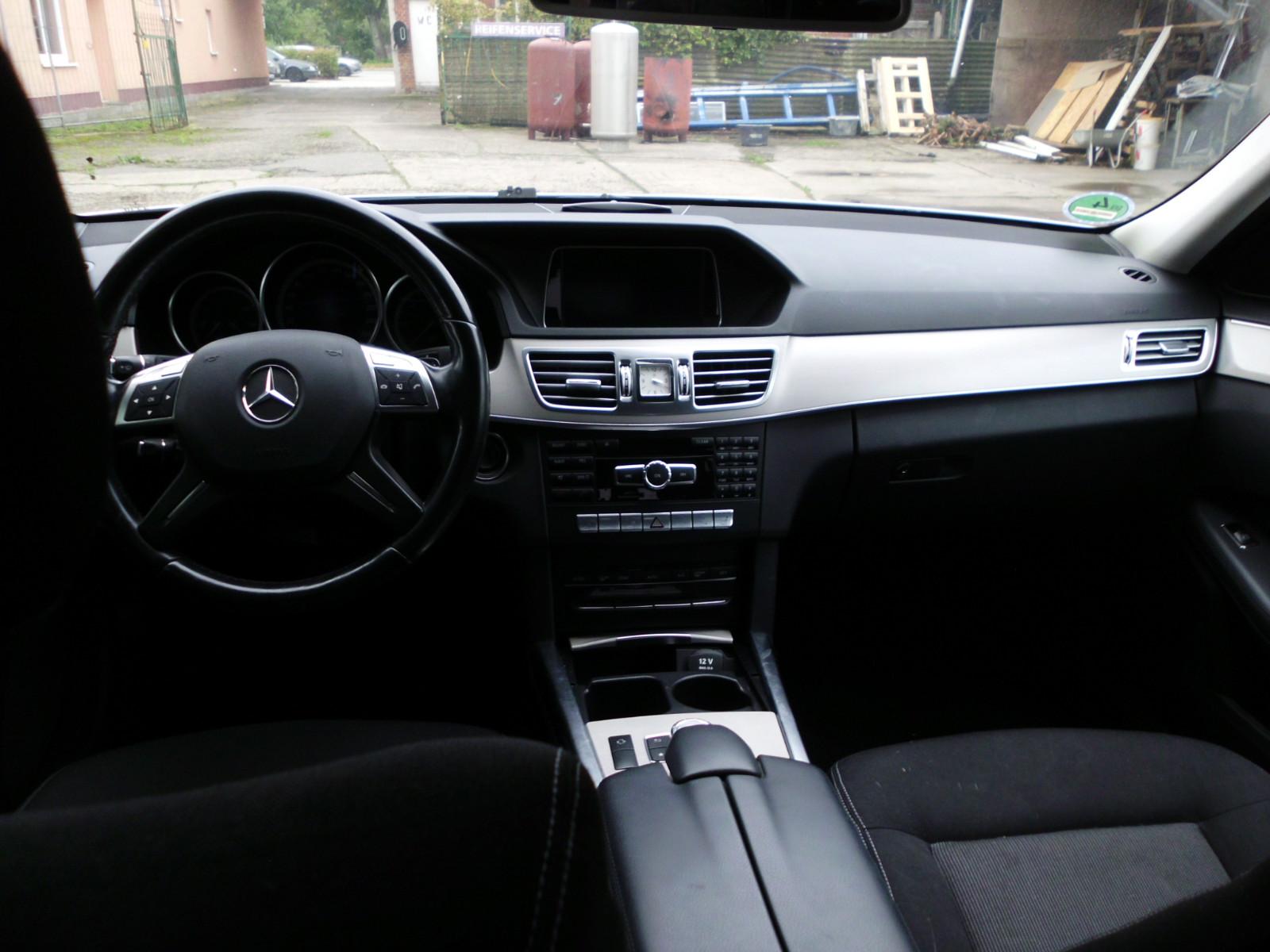 Mercedes-Benz E220 2013 — photo 9