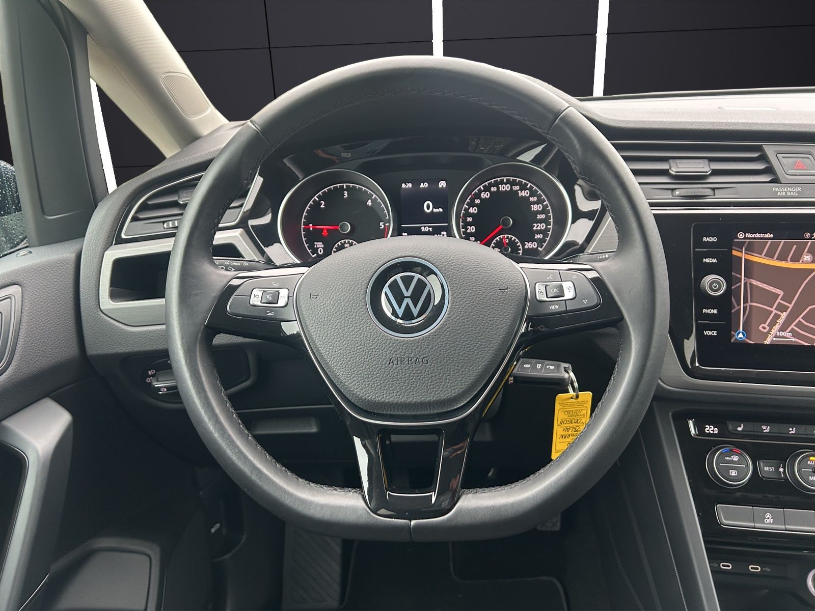 Fahrzeugabbildung Volkswagen Touran TDI Comfortline Navi PDC SH LM