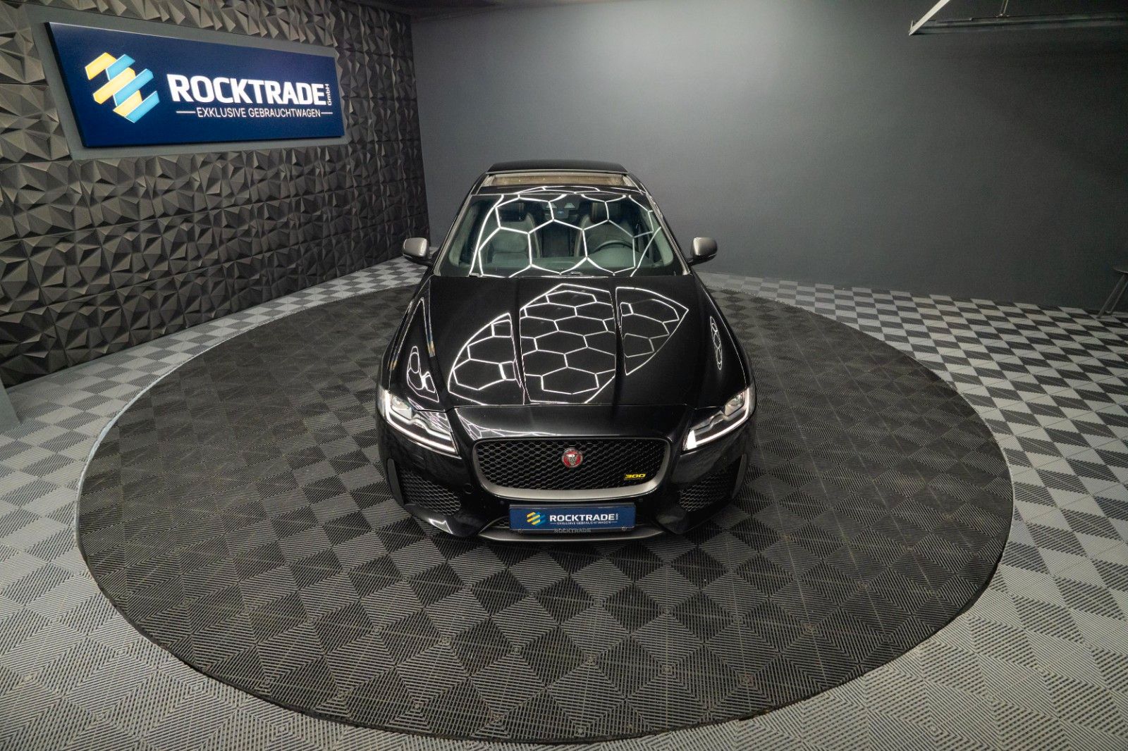 Fahrzeugabbildung Jaguar XF 300 Sport Black Edition | Pano | LED | 20Zoll