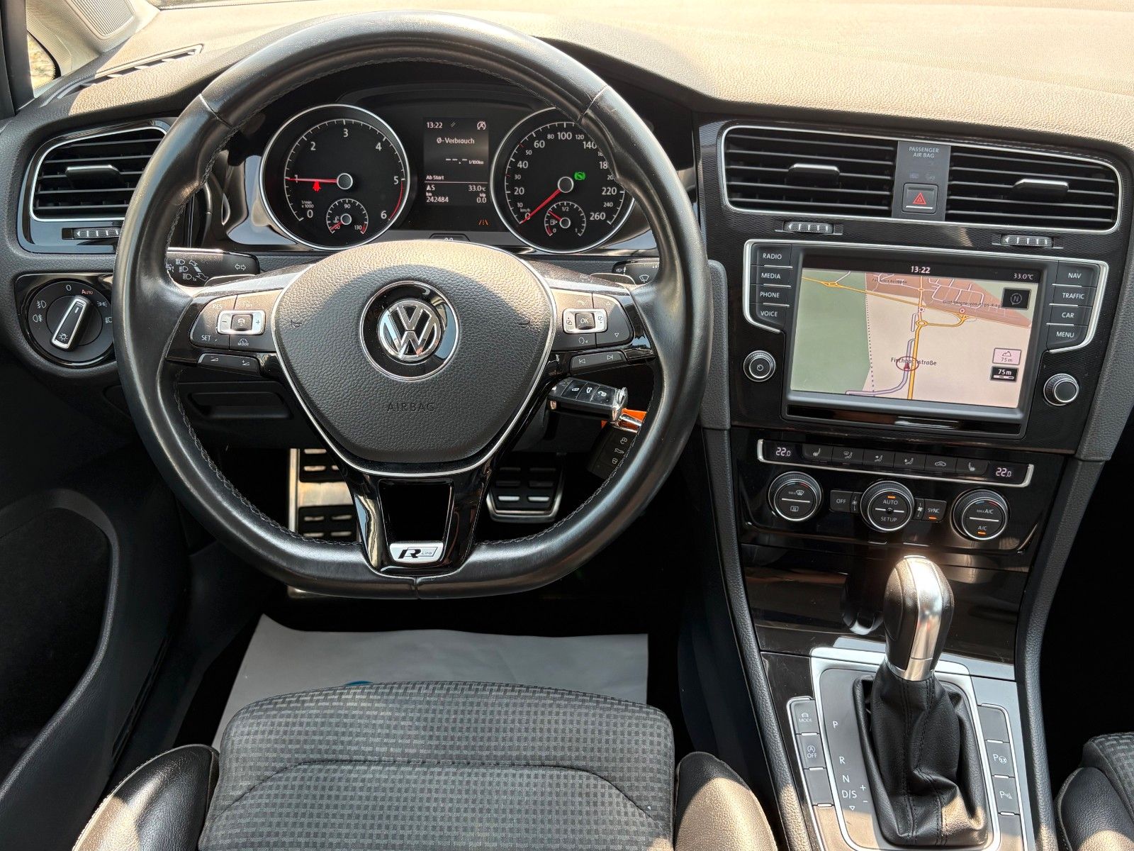 Fahrzeugabbildung Volkswagen Golf VII 2.0 TDI HIGHLINE Navi Xenon Leder SPORT