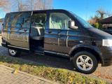 Volkswagen T5 Caravelle Kurz DPF Trendline, 9-Sitzer, AHK - schwarze Volkswagen T5 Caravelle