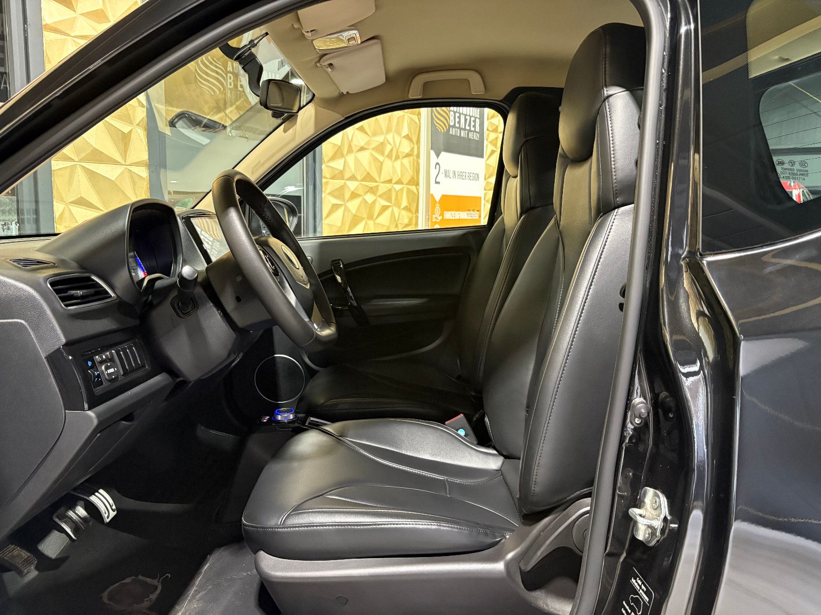 Fahrzeugabbildung Elaris PIO/KAMERA/APPLE/KLIMA/2-SITZ/AUTOMATIK