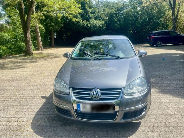 Volkswagen Vw Jetta  1.6 Benzin aus 1 Hand