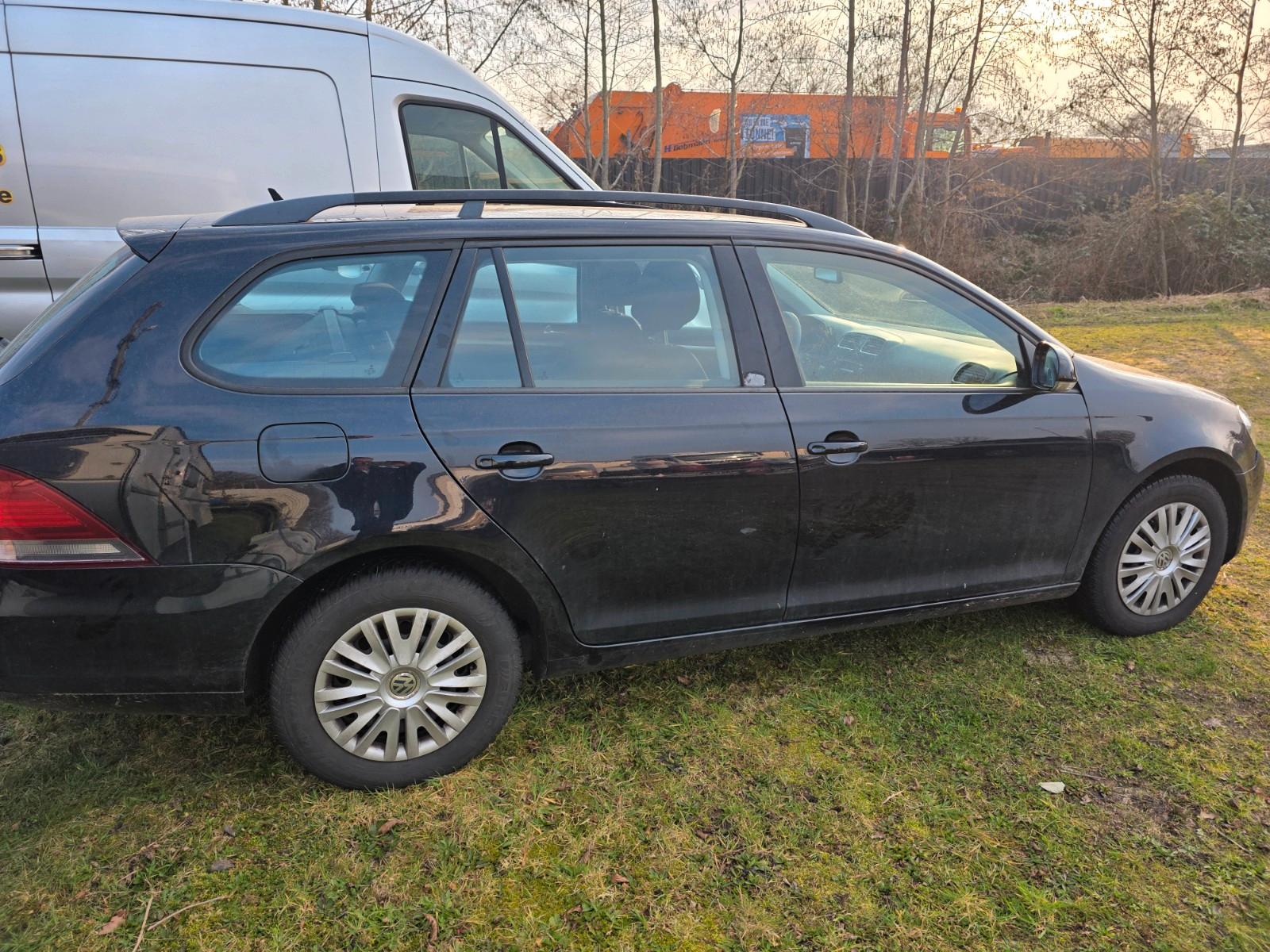 Volkswagen Golf 2010 — engine 1.598 cm³, 105 HP (77kW)