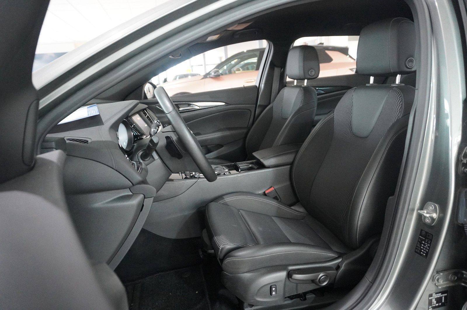 Fahrzeugabbildung Opel Insignia B ST 1.6D INNOV. NAVI/LED/KAMERA/SH/AHK