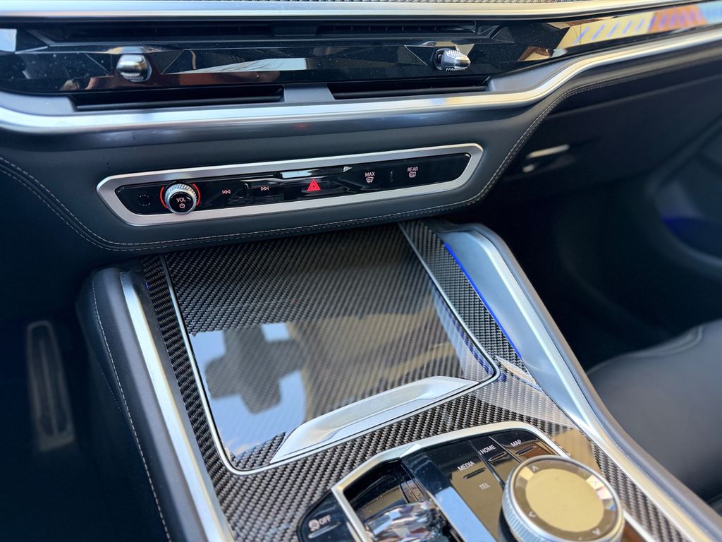 BMW X6 M60i/B&W/M-Paket Pro/Sky-Lounge/S-Belüftung BMW X6 M60i/B&W/M-Paket Pro/Sky-Lounge/S-Belüftung