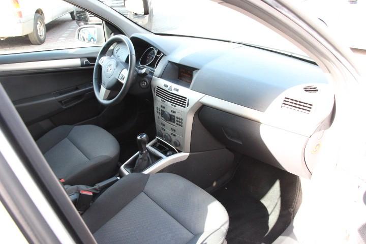 Opel Astra 2007 — photo 16