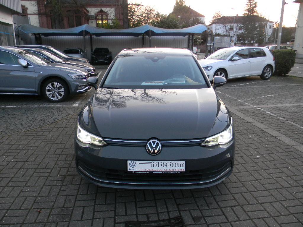 Volkswagen Golf VIII Lim. Active 1,5 TSI 6 GANG STH,KAM