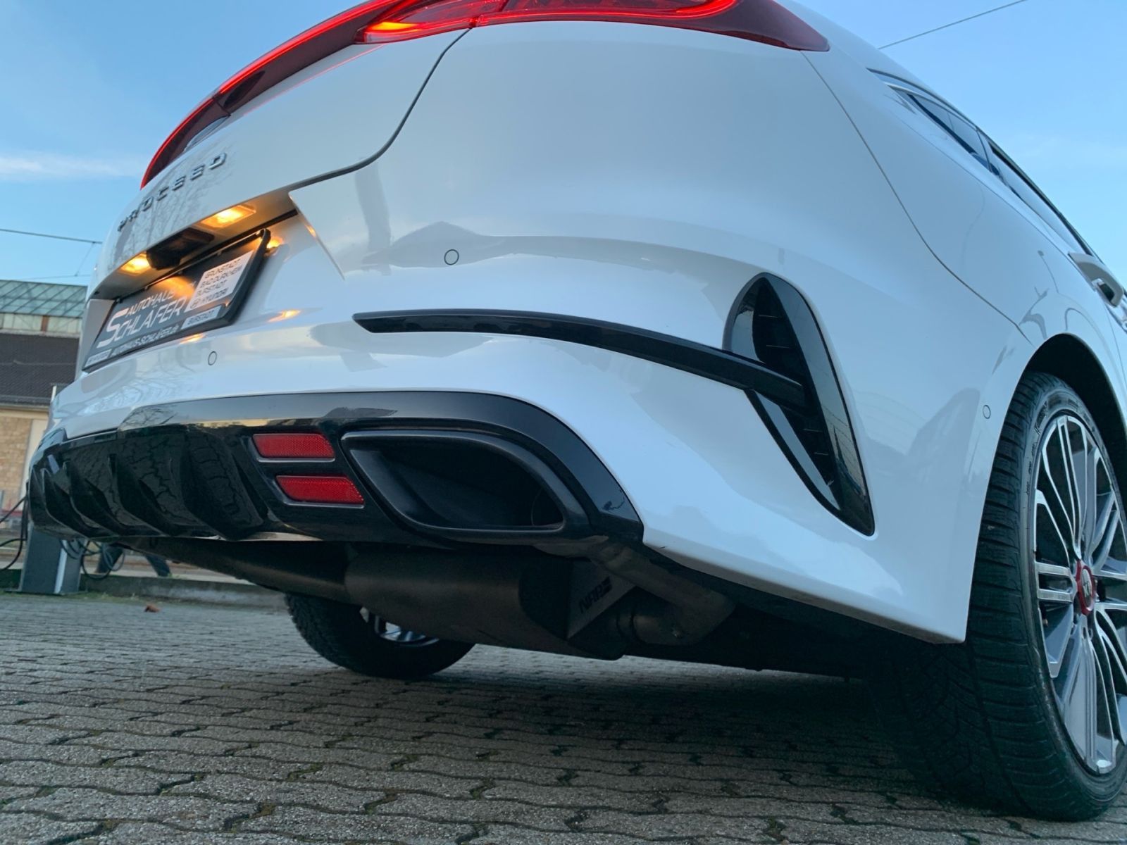 Fahrzeugabbildung Kia Proceed 1.6 T-GDI 7-DCT GT AHK Sportauspuff