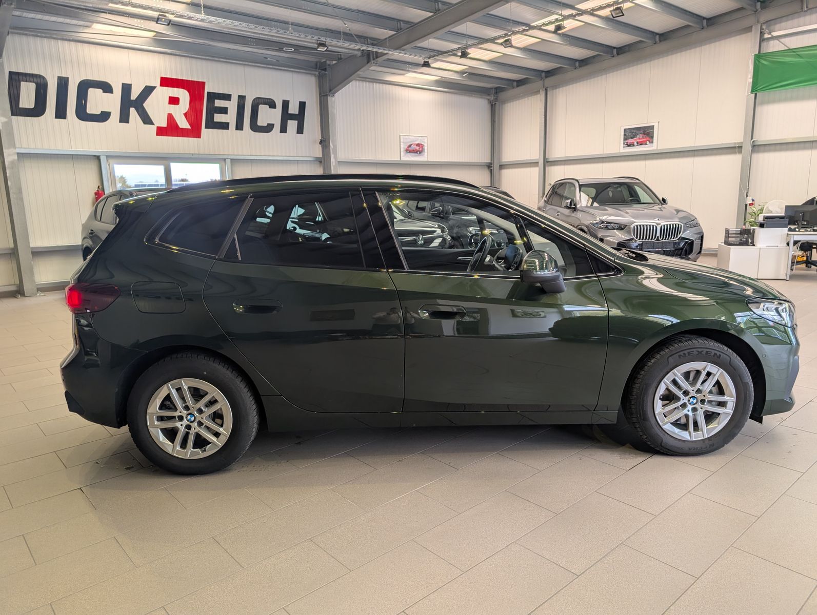 Fahrzeugabbildung BMW 218 Active Tourer d AHK Pano Cam Travel-Paket