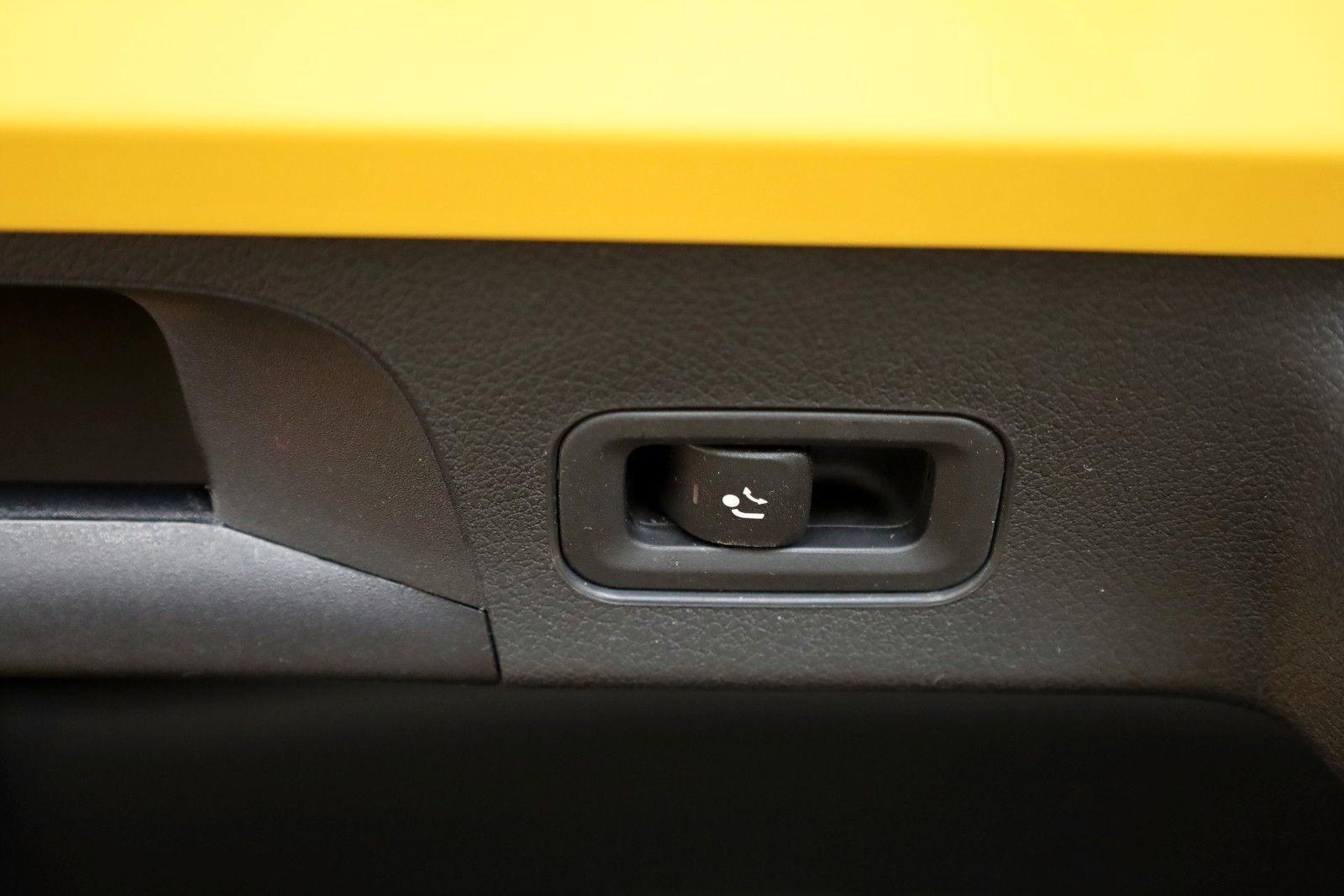 Fahrzeugabbildung Mercedes-Benz CLA 200d SB AMG Leder,Navi,LED,ACC,Burmester,360