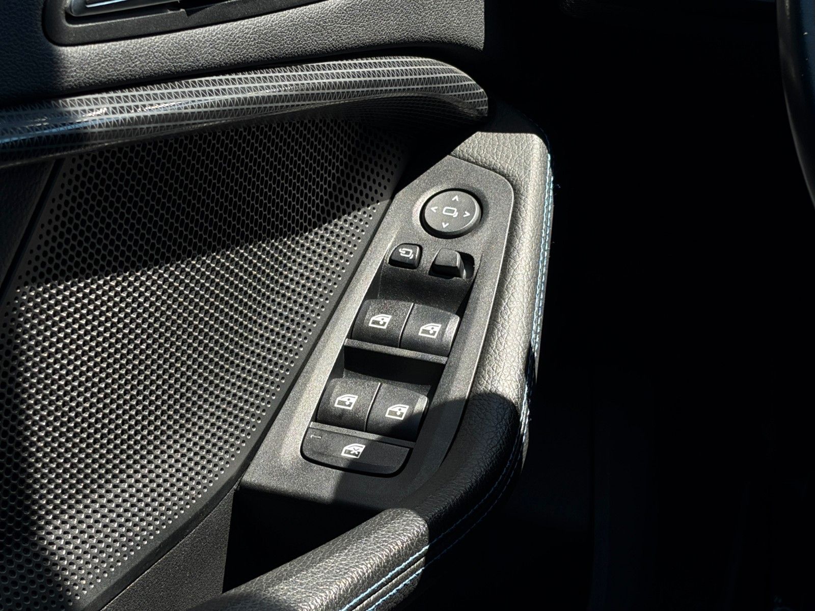 Fahrzeugabbildung BMW M135i xDrive Shadow Alcantara KZG CAM HiFi HuD