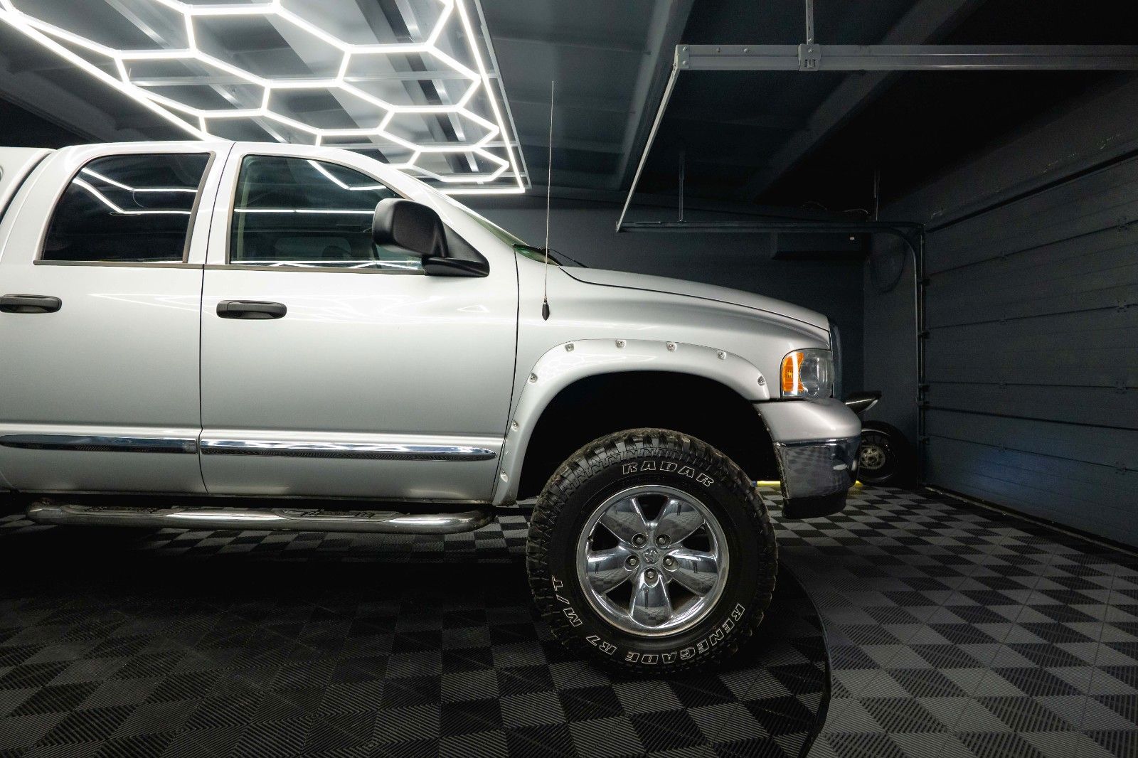 Fahrzeugabbildung Dodge RAM 5.7 V8 HEMI 4x4 OFFROAD MONSTERTRUCK LONGBED