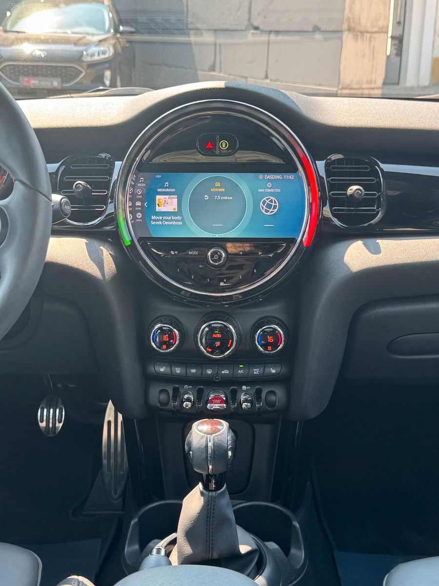 Fahrzeugabbildung MINI Cooper 1.5 JCW-Trim Panorama CarPlay DAB LHZ