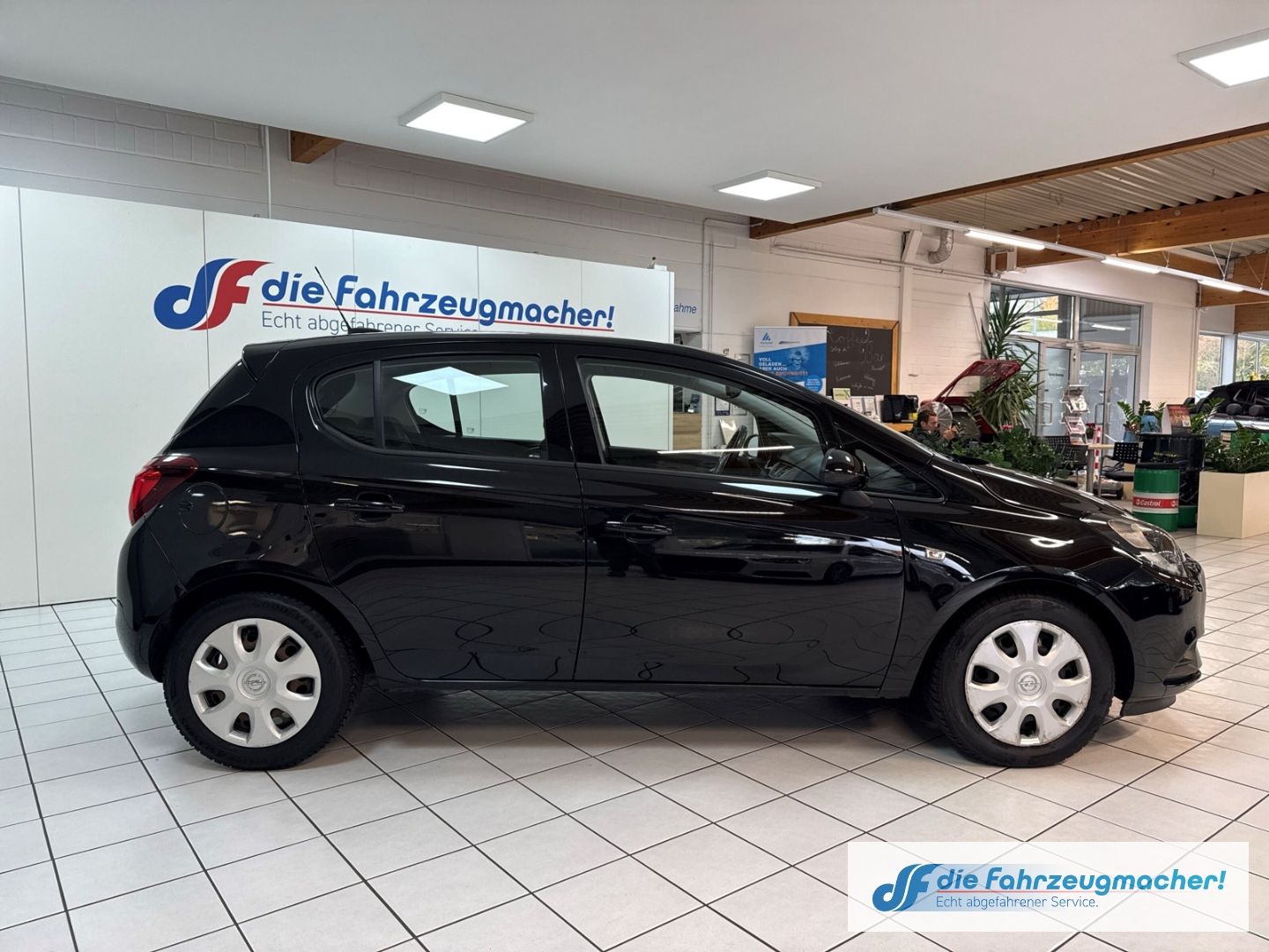 Fahrzeugabbildung Opel Corsa E Edition Navi Apple CarPlay Android Auto
