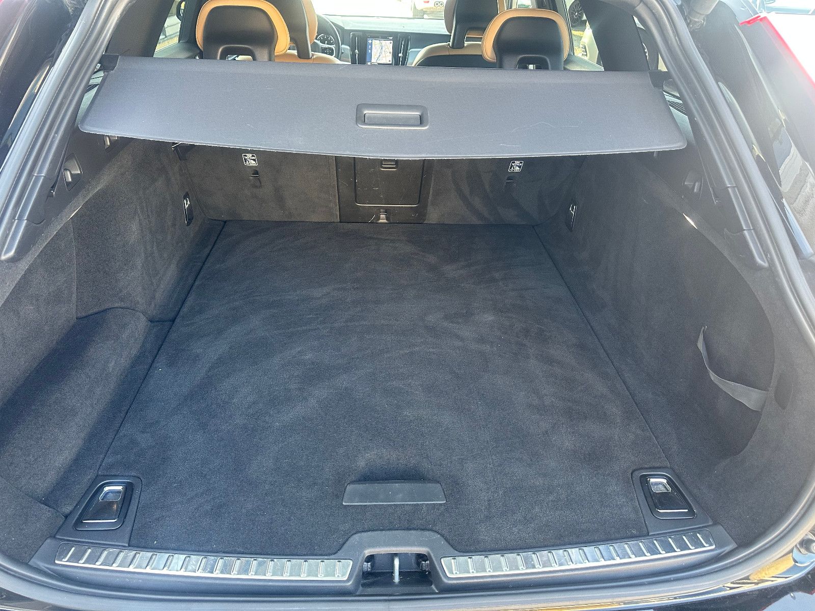 Fahrzeugabbildung Volvo V90 T5 MOMENTUM GEARTRONIC*LEDER-BEIGE-BRAUN*