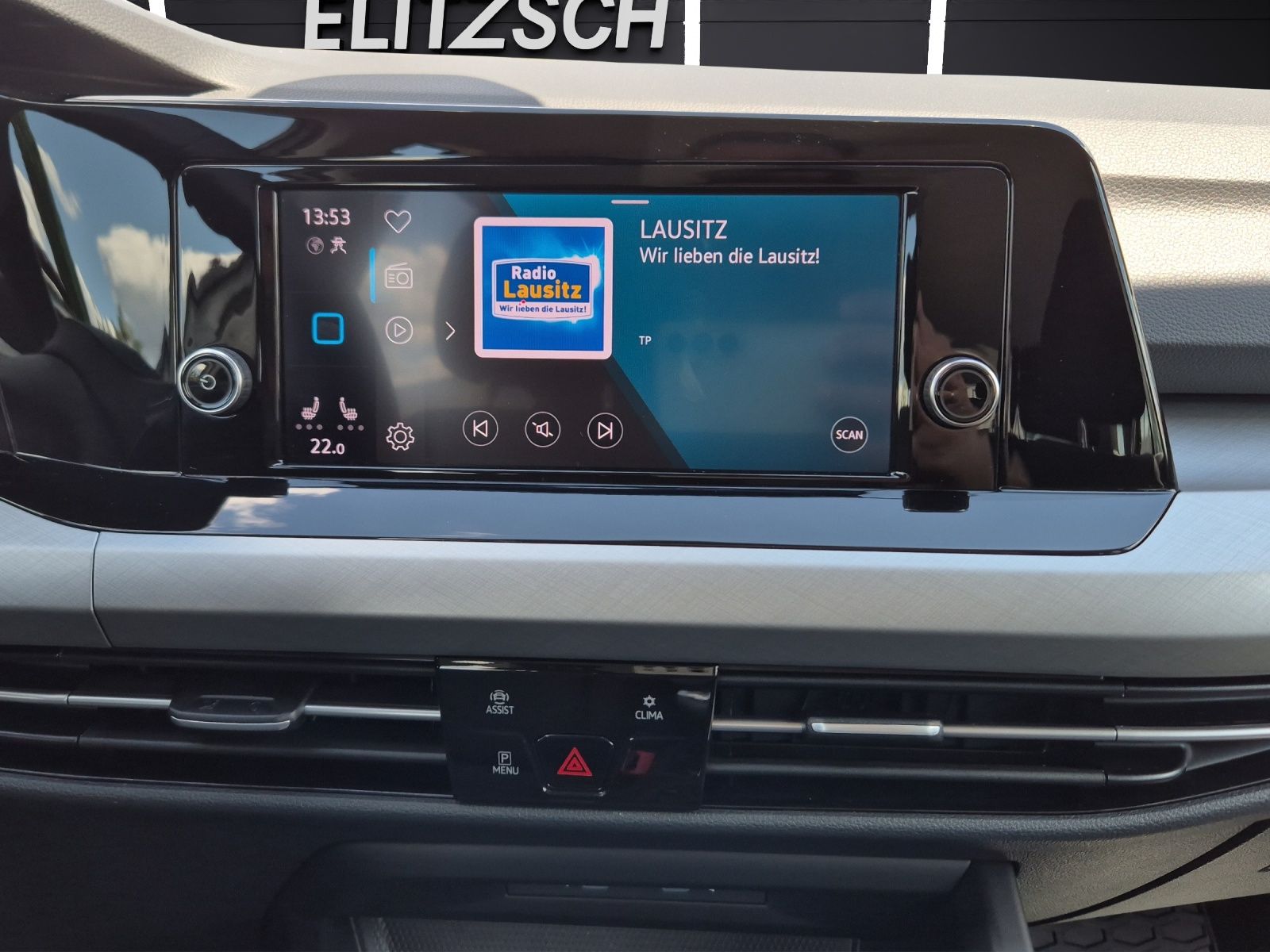 Fahrzeugabbildung Volkswagen Golf VIII Variant Life LED GRA SHZ LANE ASSIST