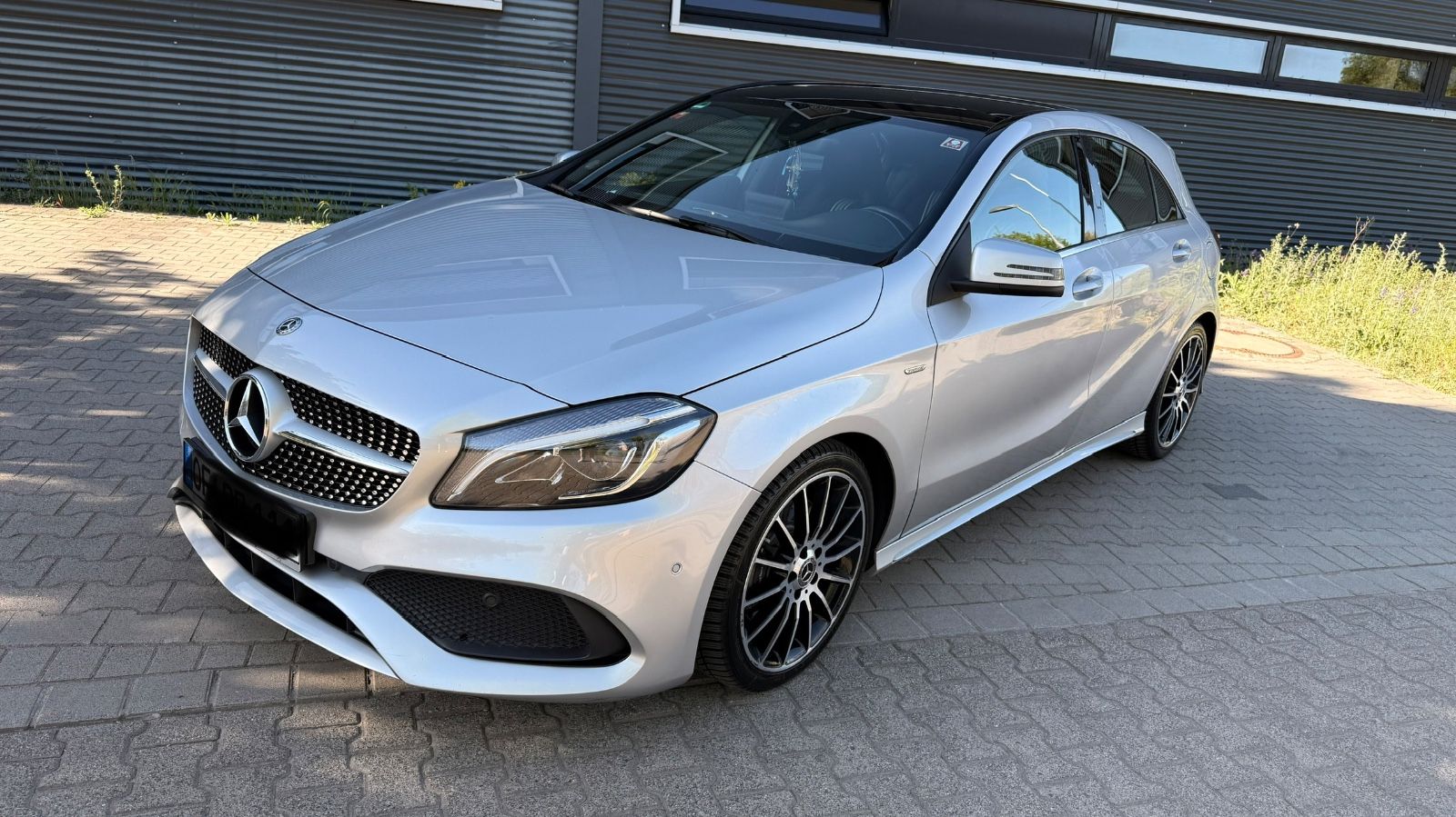 MERCEDES-BENZ A 220 d DCT - AMG Style/Pano/NaviTemp 