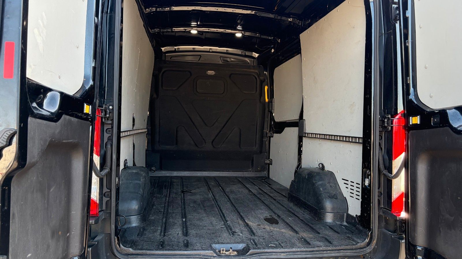 Fahrzeugabbildung Ford Transit Kasten 350 L2 Trend