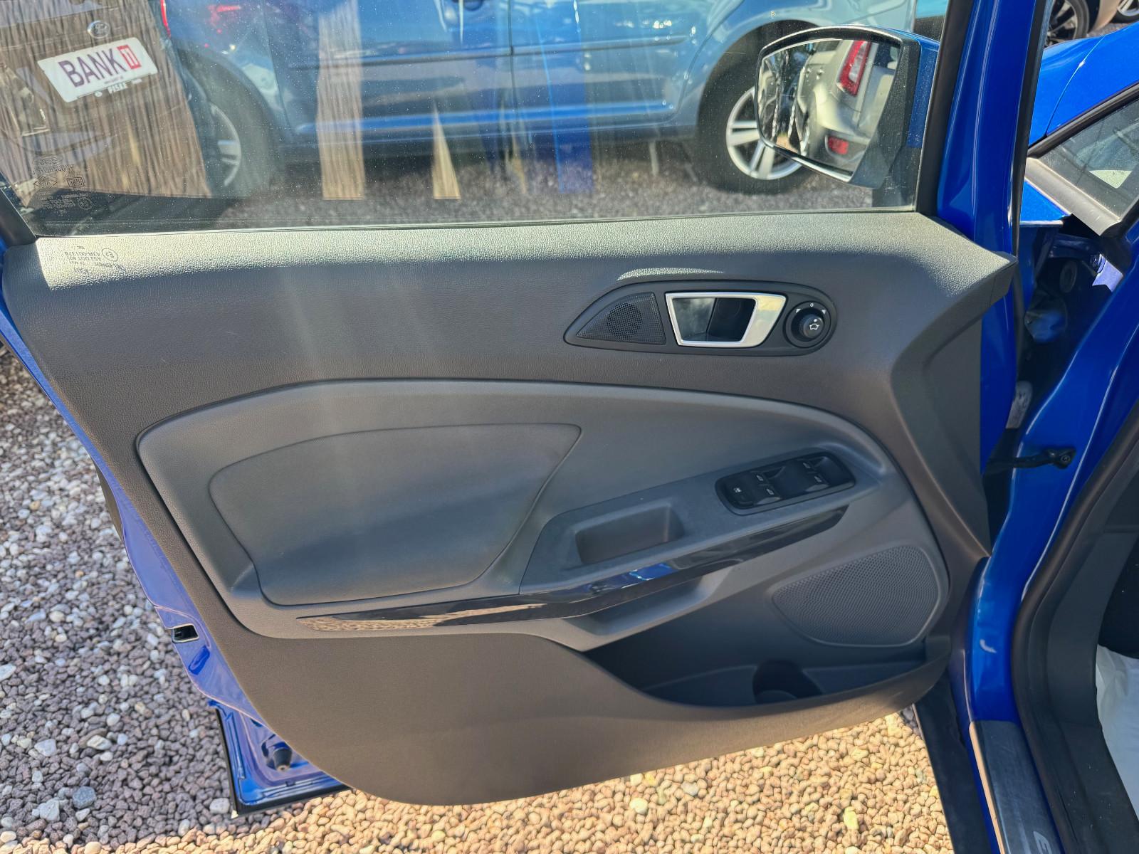 Ford EcoSport 2015 — photo 10