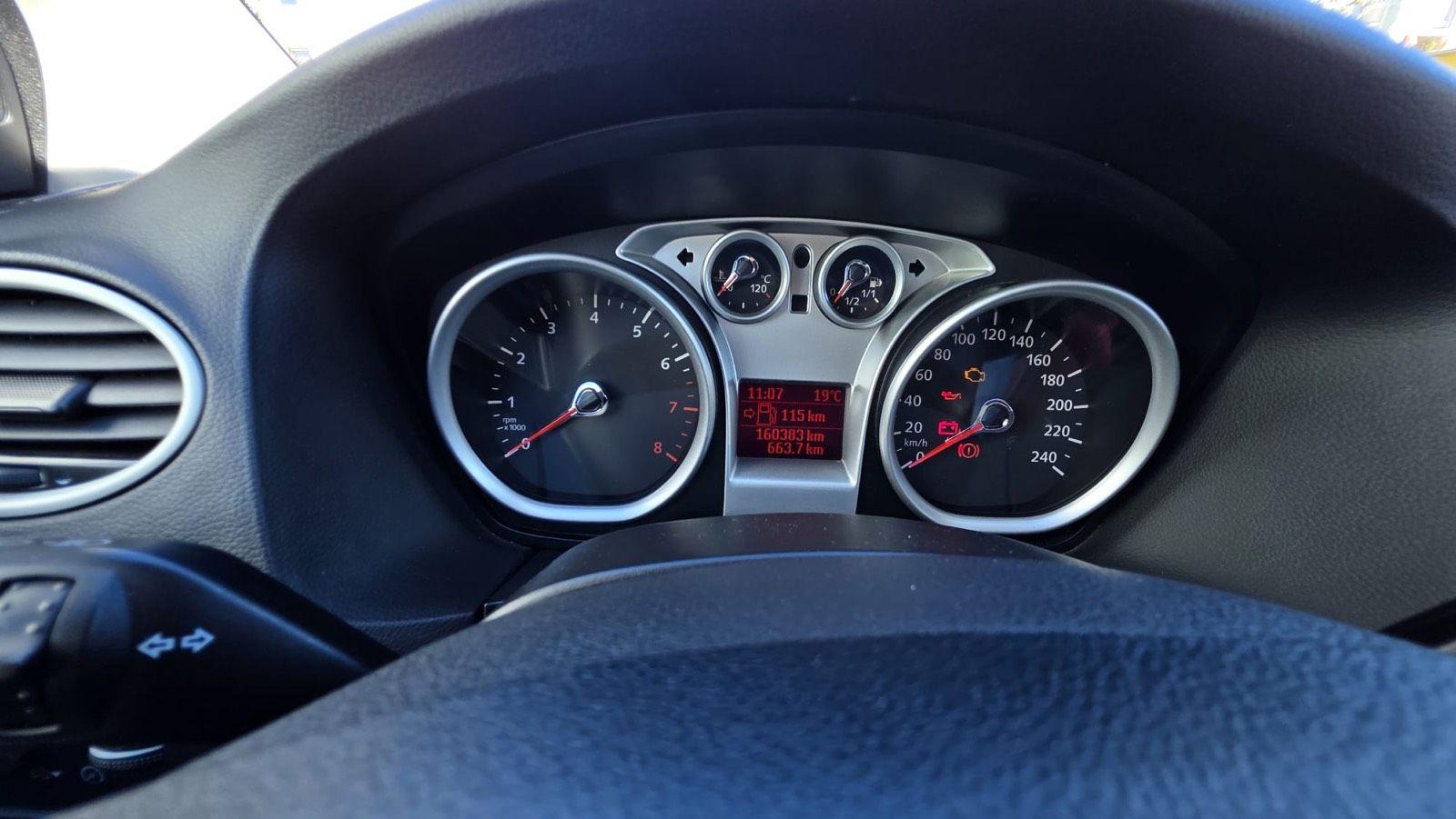 Ford Focus 2010 — photo 6