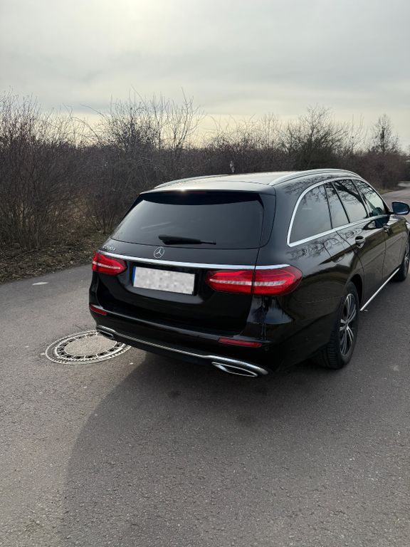 Image of Mercedes-Benz E 200