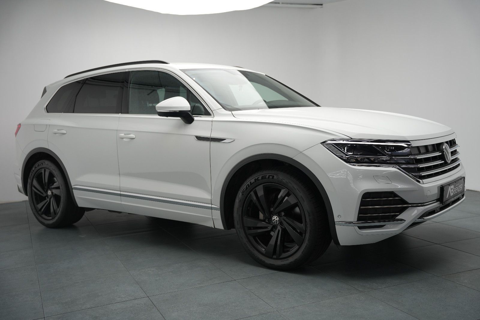 Fahrzeugabbildung Volkswagen Touareg SPORT/ 4Motion/VIRTUAL/AMBIENT/360''KAM