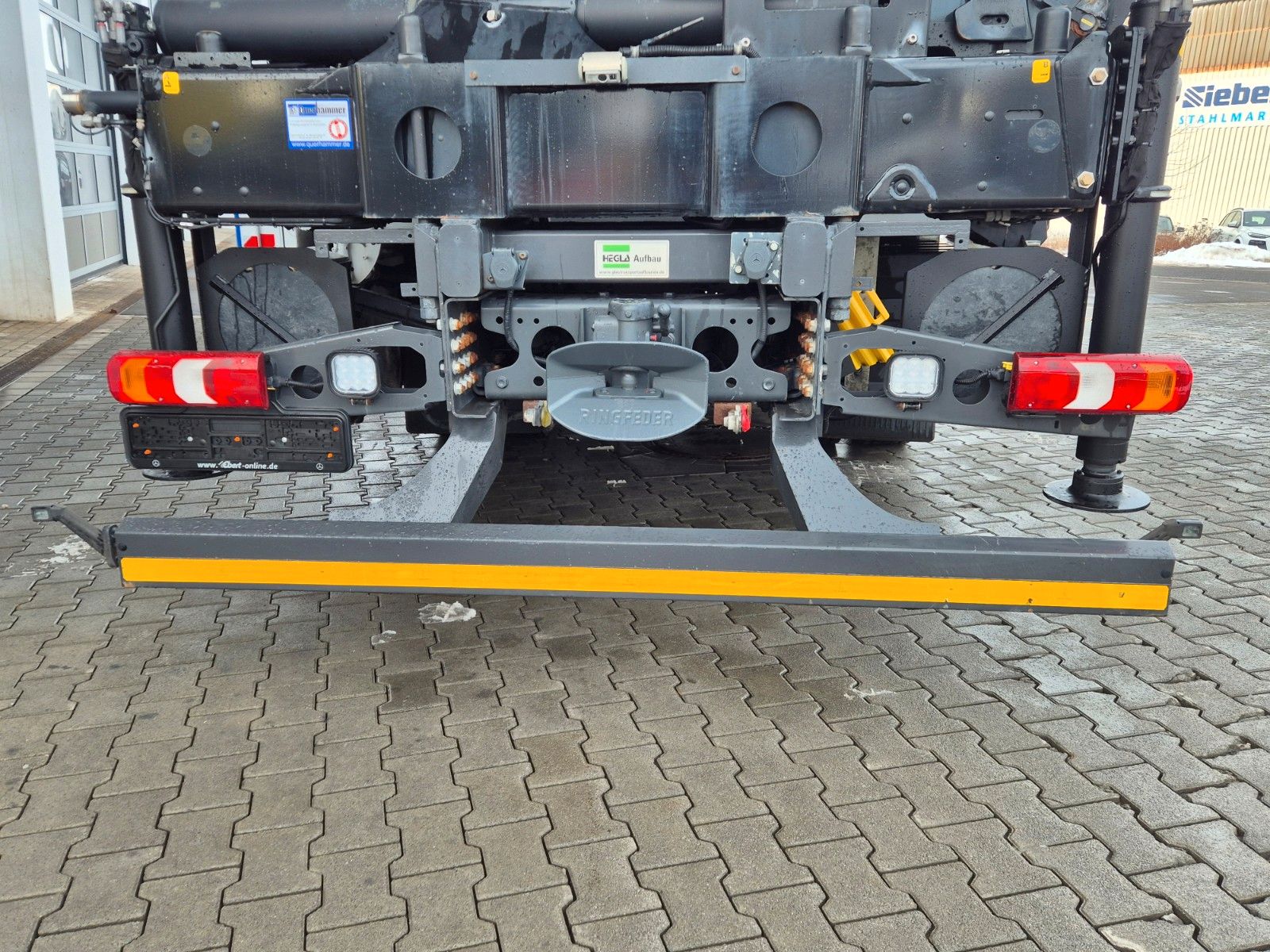 Fahrzeugabbildung Mercedes-Benz Actros 1832 L Glaswand Palfinger PK 14502 Funk