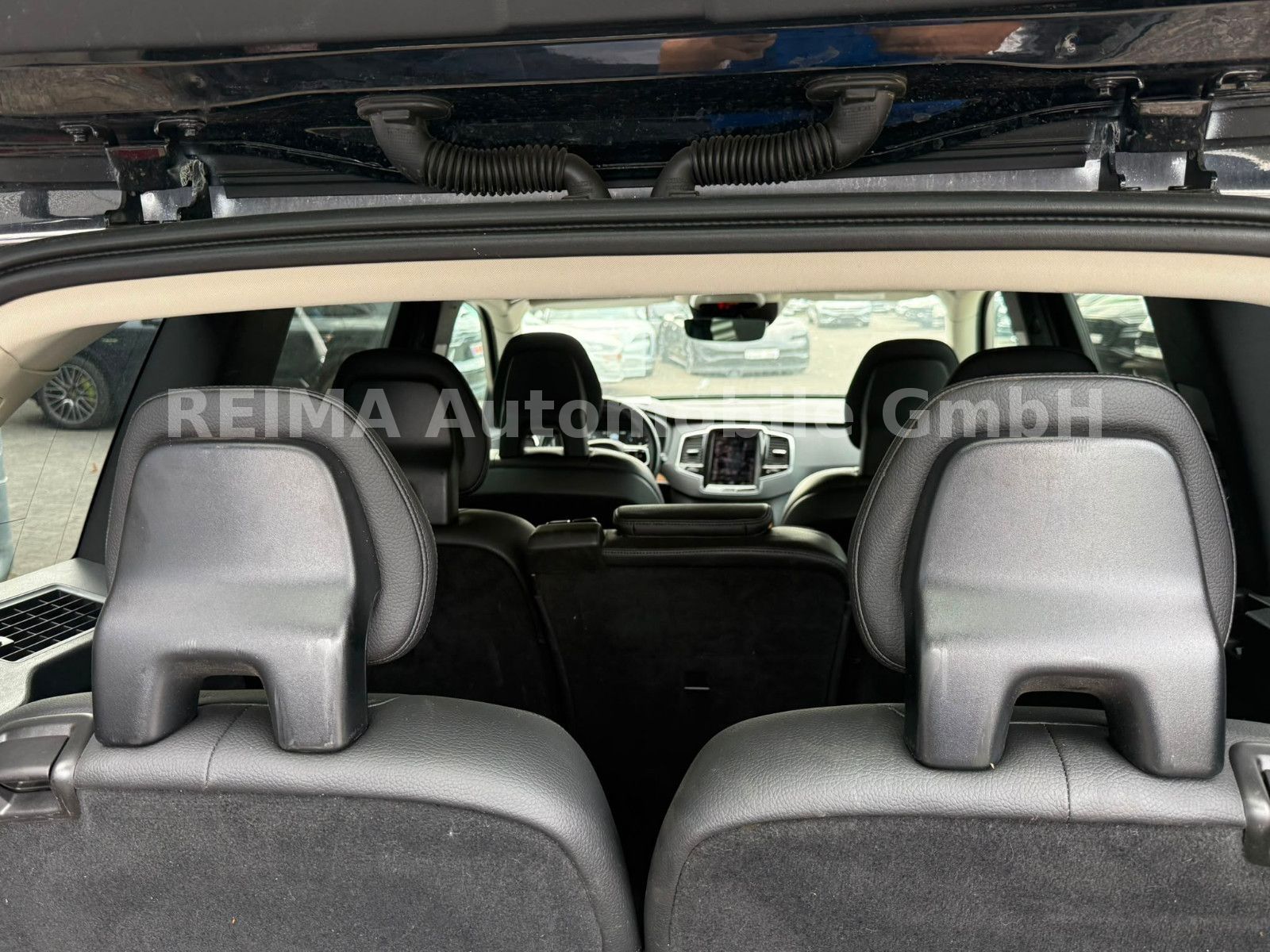 Fahrzeugabbildung Volvo XC 90 2,0 D Momentum AWD, 7 Sitzer, ACC