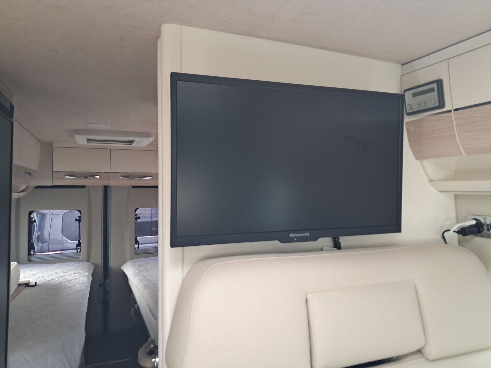 Fahrzeugabbildung Eura Mobil Van 635 EB Navi, Markise, Fahrradträger, AHK