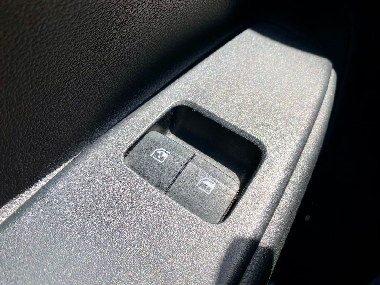 Fahrzeugabbildung Hyundai i10 1.0 KLIMA SHZ LRHZ ALLWETTER PDC BLUETOOTH