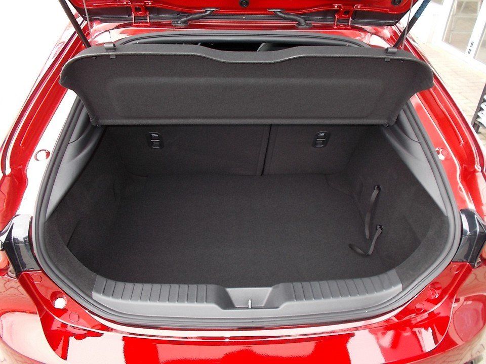 Fahrzeugabbildung Mazda 3 M-Hybrid Selection G-150 AT LEDER-S PRE-P DES-