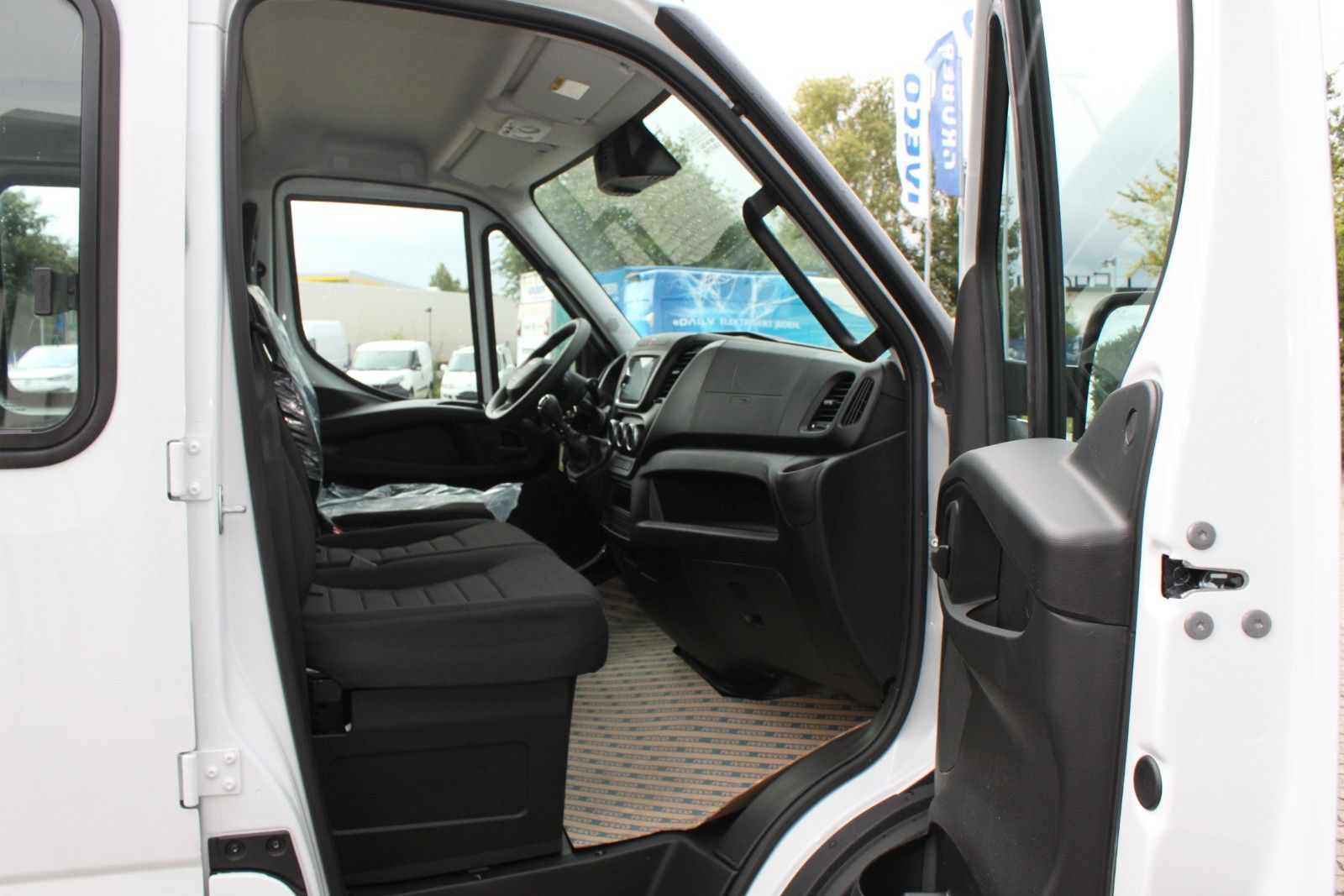 Fahrzeugabbildung Iveco Daily 35S18D Pritsche